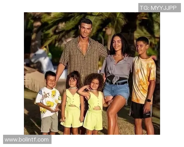 球星同框热血时刻 燃爆绿茵场的传奇合影集锦