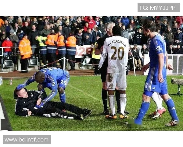 足球巨星怒踢球童事件引发广泛争议体育精神与职业操守再受拷问