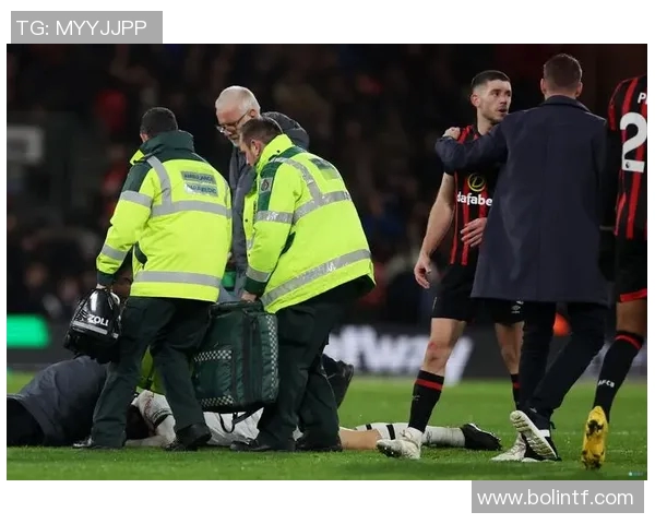 足球球星比赛中突然昏倒全场紧急救援引发健康隐忧