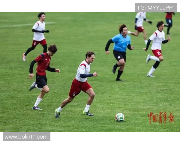 足球巨星聚餐夜:绿茵场外的友谊与精彩对话